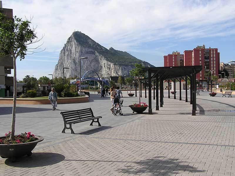 Practico Apartamento A 5 Min Andando De Gibraltar Y El Centro, Frente Al Mar La Línea de la Concepción 外观 照片