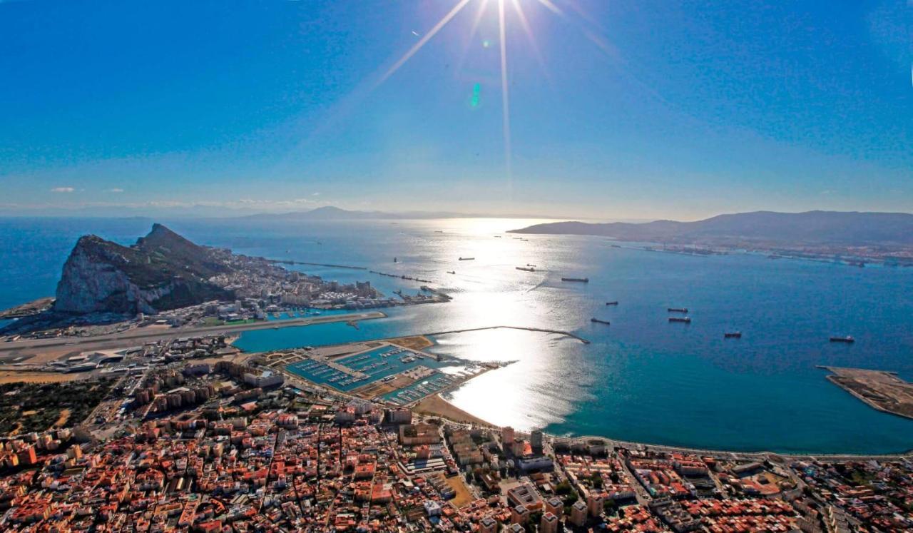Practico Apartamento A 5 Min Andando De Gibraltar Y El Centro, Frente Al Mar La Línea de la Concepción 外观 照片